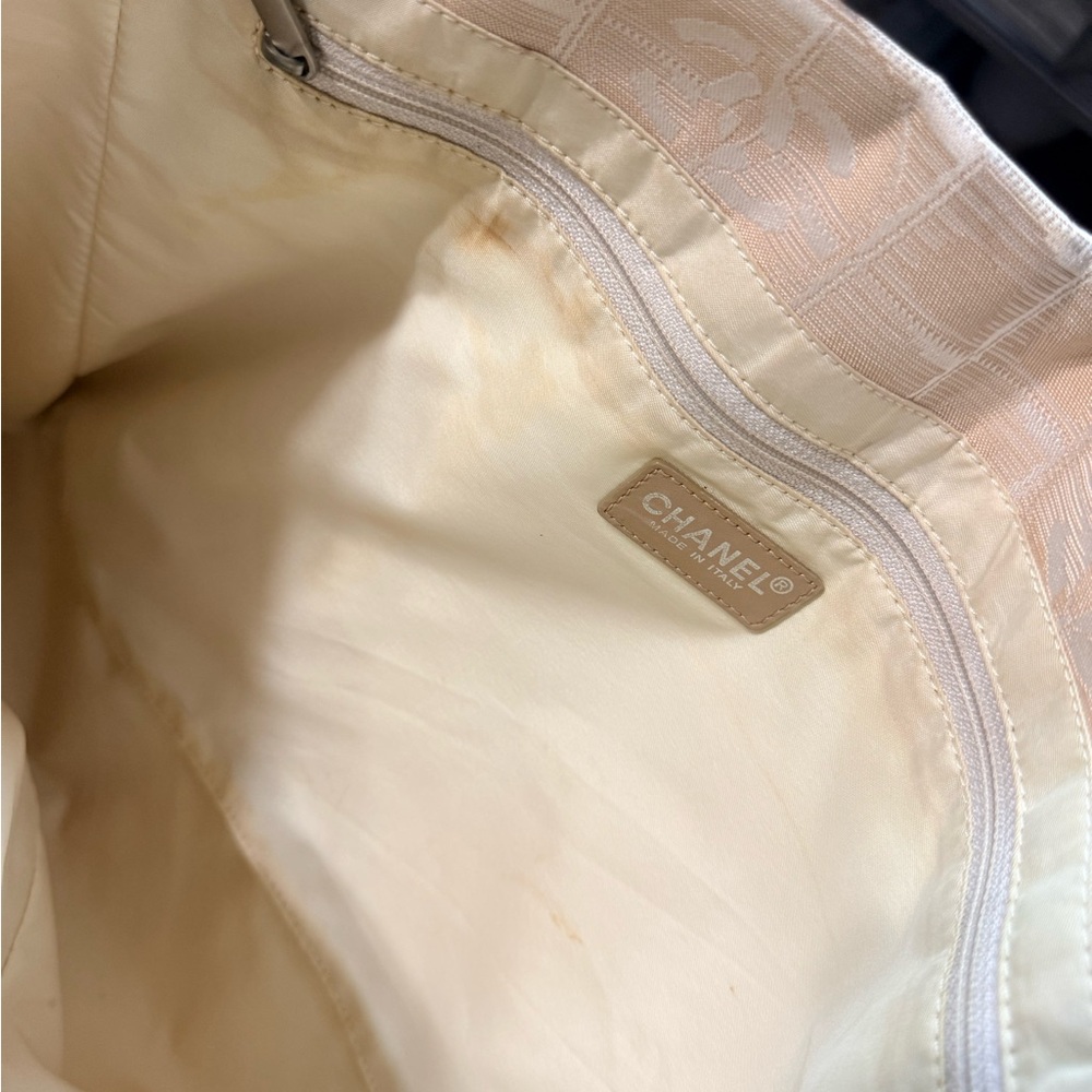 CHANEL Beige Jacquard Tote Bag with Logo Motif - Picture 7 of 15